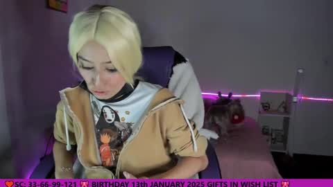 Snapshot of alien_universe chatting on December 17, 11:49 pm Aiko  Independent Model  online show from December 17, 11:49 pm