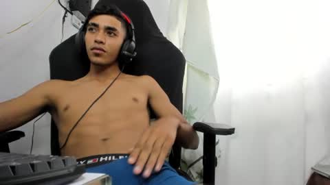 Snapshot of alienbigcock_01 chatting on June 25, 3:16 pm My name is Andrs and Im 18 years old. online show from June 25, 3:16 pm