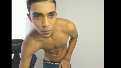 Snapshot of alienbigcock_01 chatting on July 13, 3:15 pm My name is Andrs and Im 18 years old. online show from July 13, 3:15 pm