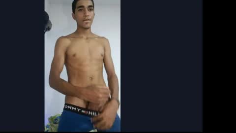 Snapshot of alienbigcock_01 chatting on July 31, 3:44 pm My name is Andrs and Im 18 years old. online show from July 31, 3:44 pm