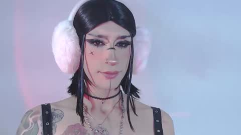Snapshot of alienexxx chatting on May 15, 11:34 pm online show from May 15, 11:34 pm