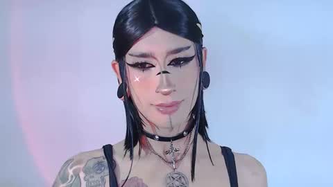 Snapshot of alienexxx chatting on June 2, 11:29 pm online show from June 2, 11:29 pm