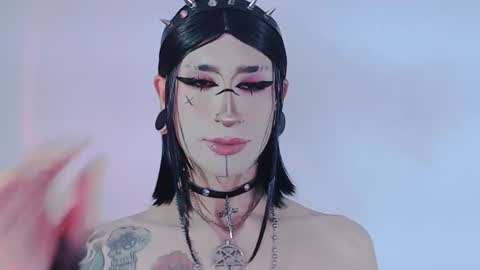 Snapshot of alienexxx chatting on June 13, 10:51 pm online show from June 13, 10:51 pm