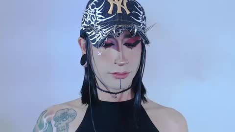 Snapshot of alienexxx chatting on June 19, 11:41 pm online show from June 19, 11:41 pm
