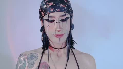 Snapshot of alienexxx chatting on June 22, 12:45 am online show from June 22, 12:45 am