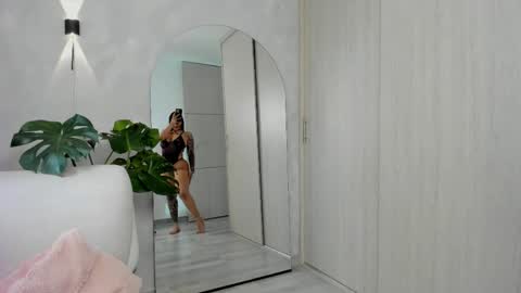 Snapshot of aliessiarose1 chatting on May 11, 4:04 pm Ali online show from May 11, 4:04 pm