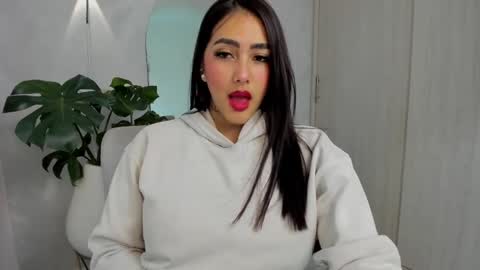 Snapshot of aliessiarose1 chatting on May 27, 11:18 am Ali online show from May 27, 11:18 am