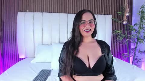 Snapshot of alihamilton_ chatting on October 3, 10:51 pm Aliha online show from October 3, 10:51 pm