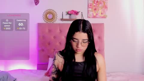 aliice_walker_ online show from December 2, 6:54 pm