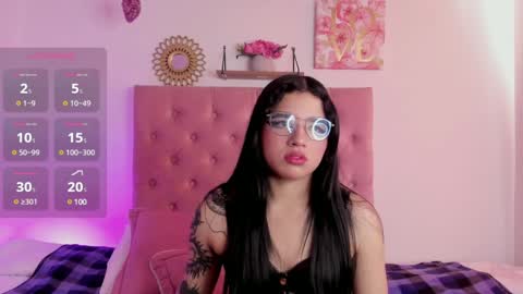 aliice_walker_ online show from December 3, 4:06 pm