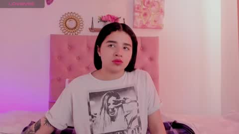 aliice_walker_ online show from December 6, 12:27 pm