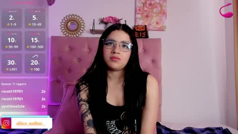 aliice_walker_ online show from December 7, 4:58 pm