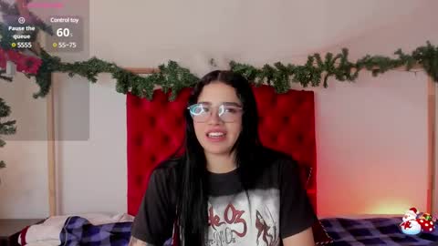 aliice_walker_ online show from December 9, 3:33 pm