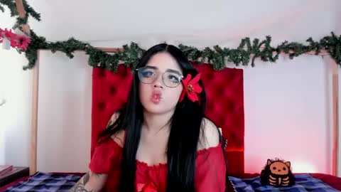 aliice_walker_ online show from December 10, 5:33 pm