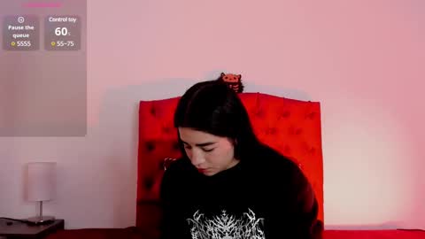 aliice_walker_ online show from December 19, 12:34 pm