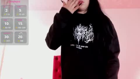 aliice_walker_ online show from December 19, 6:45 pm