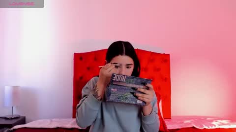 aliice_walker_ online show from December 20, 12:38 pm