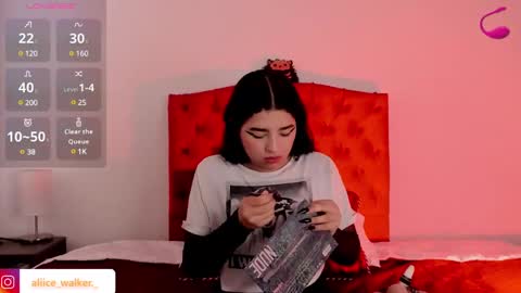 aliice_walker_ online show from December 23, 12:41 pm