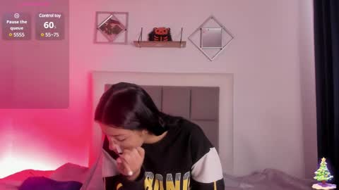 aliice_walker_ online show from January 17, 12:31 pm