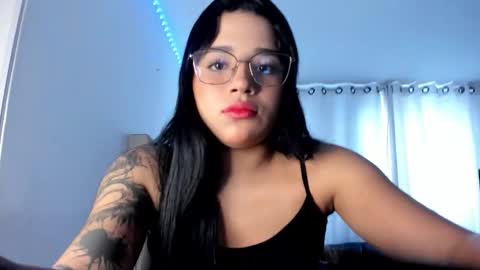 aliice_walker_ online show from October 23, 2:05 pm