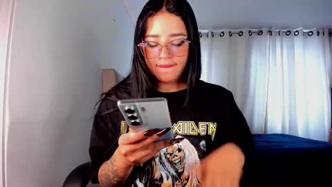 aliice_walker_ online show from October 28, 1:14 pm