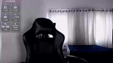 aliice_walker_ online show from November 11, 7:58 pm