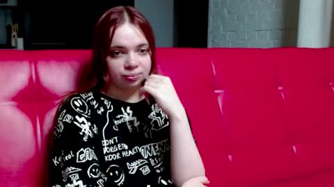 Snapshot of aliiice_stone chatting on April 25, 7:11 pm Alice online show from April 25, 7:11 pm
