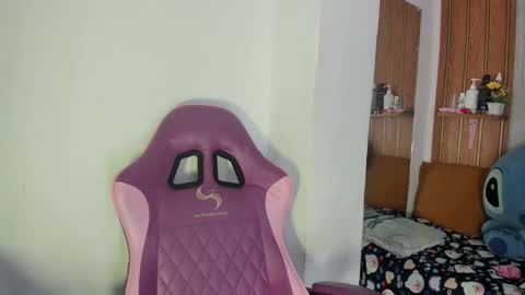 alika online show from January 11, 4:01 pm