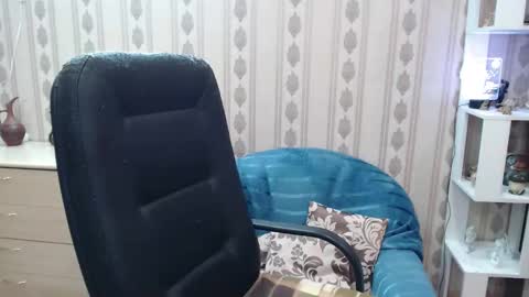 Snapshot of alina672211 chatting on December 1, 9:58 am alina672211 online show from December 1, 9:58 am