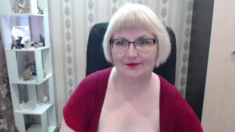 Snapshot of alina672211 chatting on May 13, 6:00 am alina672211 online show from May 13, 6:00 am