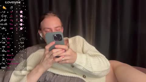 Snapshot of alina_flow chatting on December 8, 7:54 pm Alexa online show from December 8, 7:54 pm