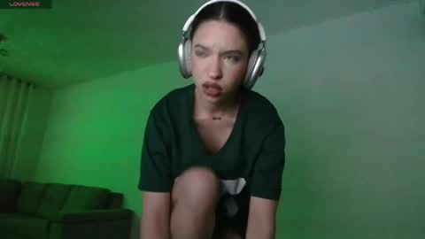 Snapshot of alina_lee01 chatting on April 13, 1:55 am NYX online show from April 13, 1:55 am
