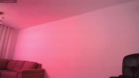 Snapshot of alina_lee01 chatting on April 15, 1:23 am NYX online show from April 15, 1:23 am