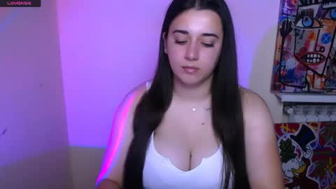 Snapshot of alinaasti_ chatting on June 5, 7:36 am Alina online show from June 5, 7:36 am