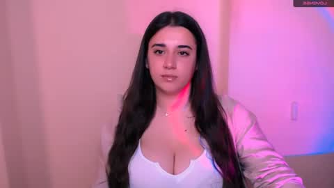 Snapshot of alinaasti_ chatting on June 11, 7:28 am Alina online show from June 11, 7:28 am