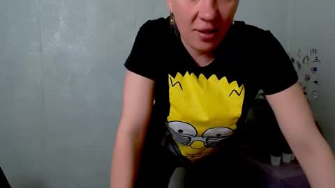 Snapshot of alinafrey_ chatting on May 5, 4:20 am Alina online show from May 5, 4:20 am