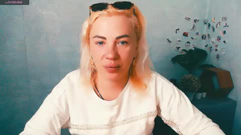 Snapshot of alinafrey_ chatting on May 15, 5:14 am Alina online show from May 15, 5:14 am