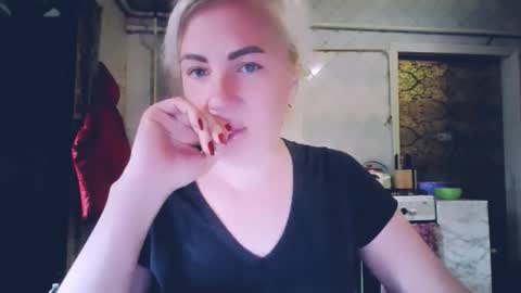 Snapshot of alinafrey_ chatting on May 20, 6:08 am Alina online show from May 20, 6:08 am