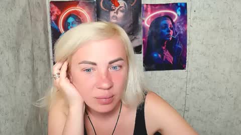 Snapshot of alinafrey_ chatting on May 22, 5:36 am Alina online show from May 22, 5:36 am