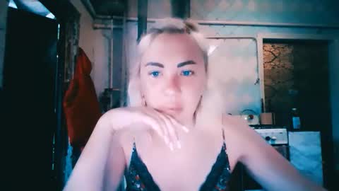 Snapshot of alinafrey_ chatting on June 8, 5:52 am Alina online show from June 8, 5:52 am