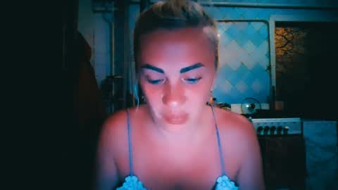 Snapshot of alinafrey_ chatting on June 11, 7:01 pm Alina online show from June 11, 7:01 pm