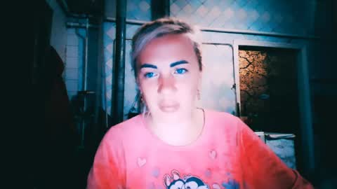 Snapshot of alinafrey_ chatting on June 22, 7:33 pm Alina online show from June 22, 7:33 pm