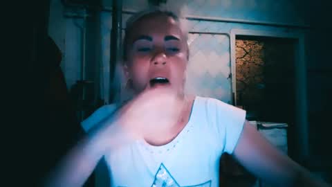 Snapshot of alinafrey_ chatting on June 24, 7:02 pm Alina online show from June 24, 7:02 pm