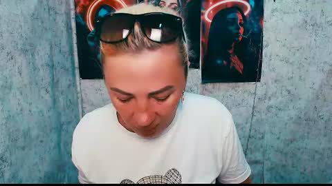 Snapshot of alinafrey_ chatting on June 27, 6:40 am Alina online show from June 27, 6:40 am