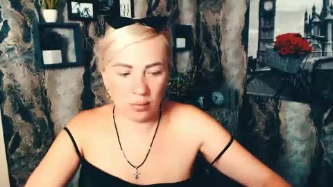 Snapshot of alinafrey_ chatting on July 18, 7:56 am Alina online show from July 18, 7:56 am