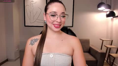 alinakravitz_ online show from October 29, 12:07 pm