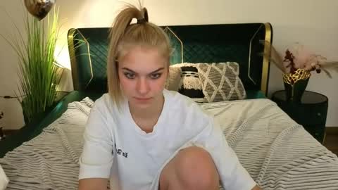 Snapshot of alinalemon chatting on May 7, 8:36 pm Alina online show from May 7, 8:36 pm