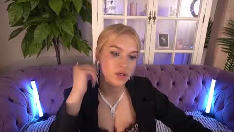 Snapshot of alinalemon chatting on June 9, 7:25 pm Alina online show from June 9, 7:25 pm
