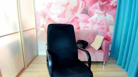 AlinaMoor online show from January 14, 6:57 pm