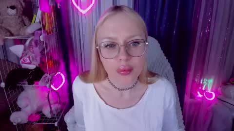 alinaocean online show from April 6, 4:30 pm